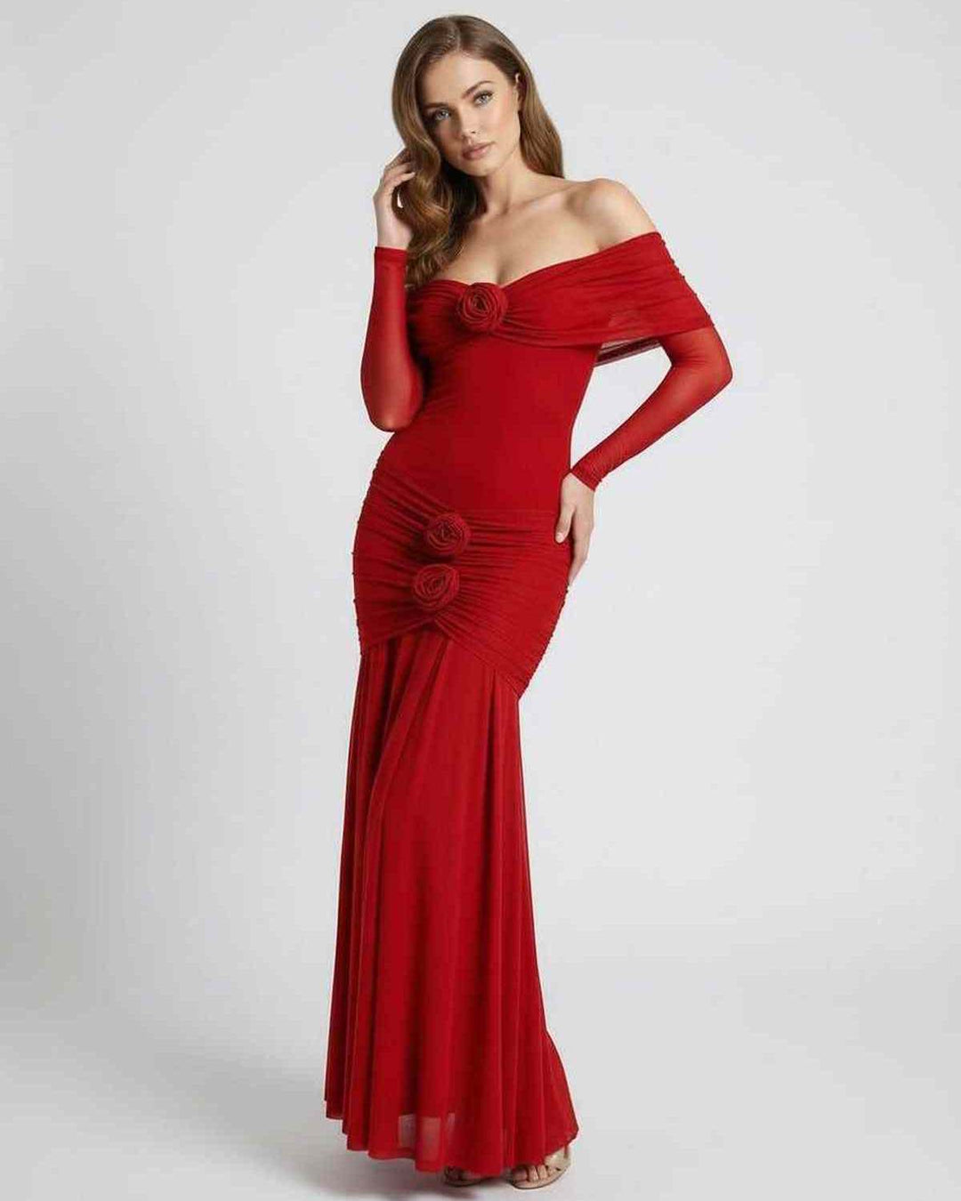 Vestido de gala Rosalia rojo intenso, diseño maxi con hombros descubiertos y mangas.