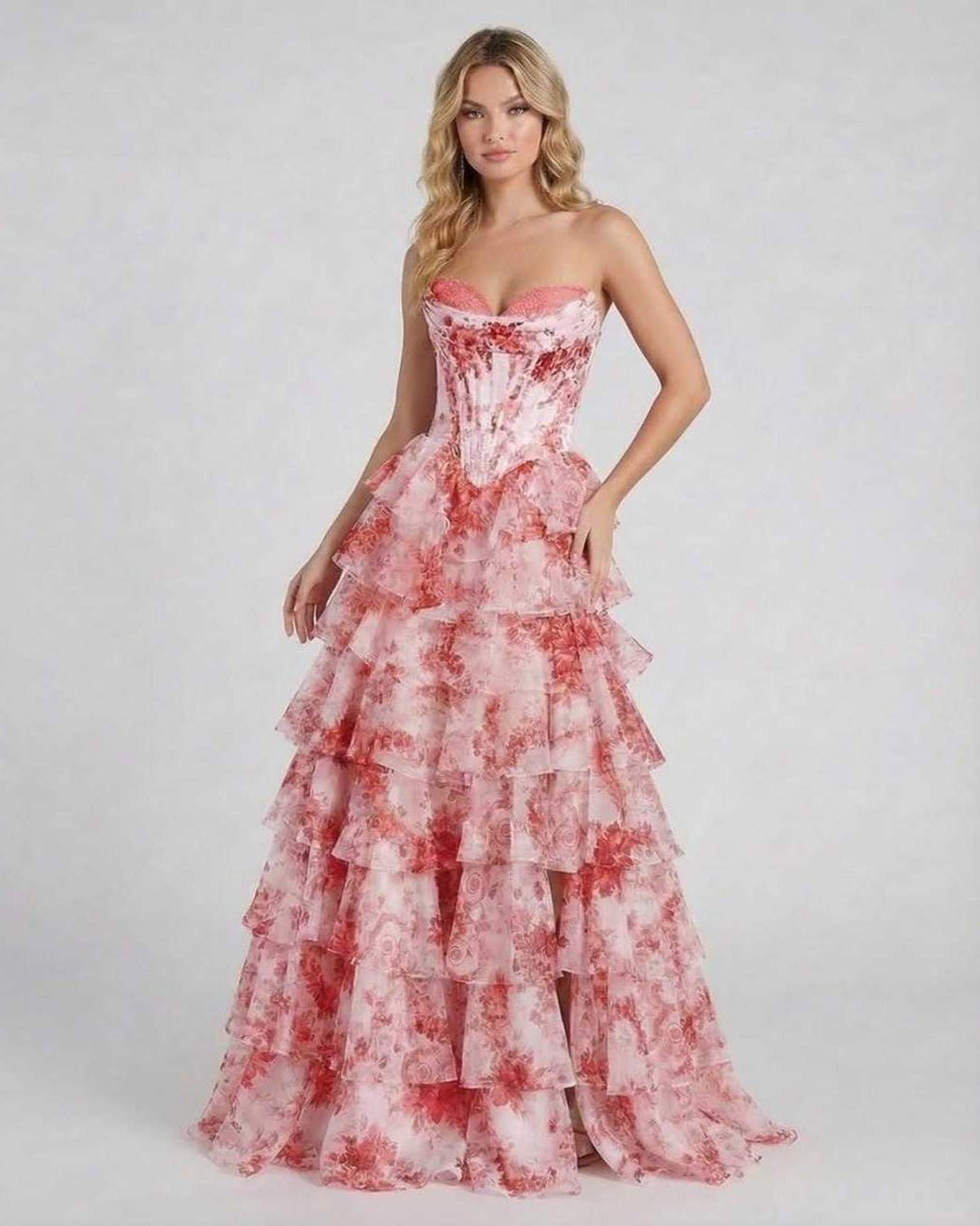 Elegante vestido largo floral para mujer. Ideal como vestido de fiesta o para eventos formales.