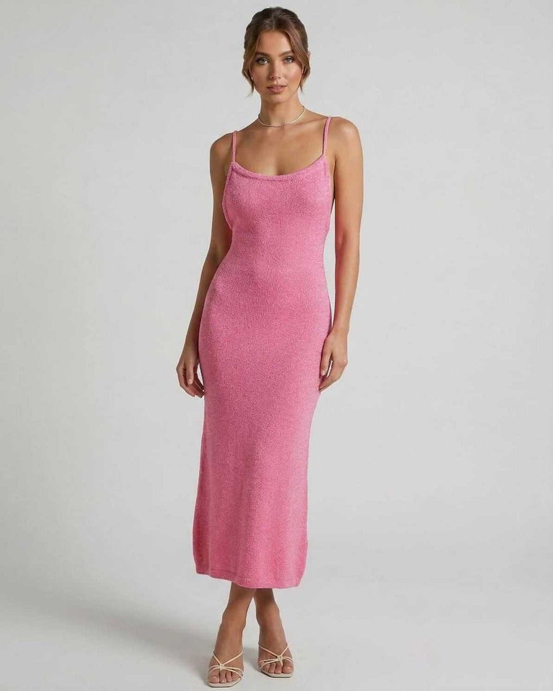 Vestido midi Rosalia rosa para mujer, tirantes finos, estilo moderno y elegante, ideal fiesta o cóctel.
