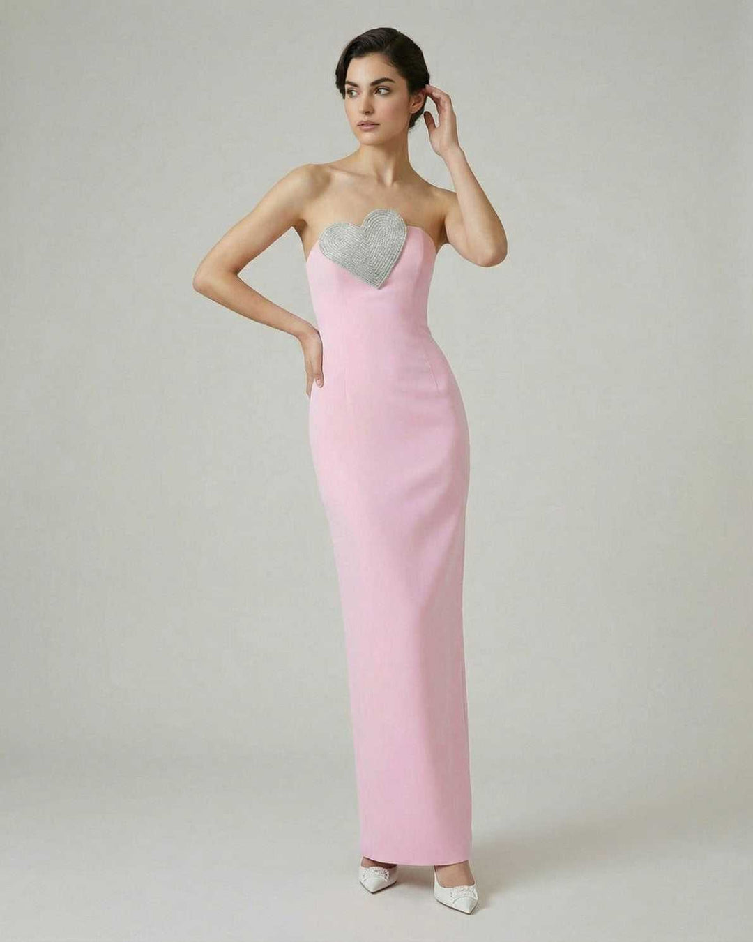 Elegante vestido maxi rosa sin tirantes, ideal para noche, cóctel y ocasiones especiales.