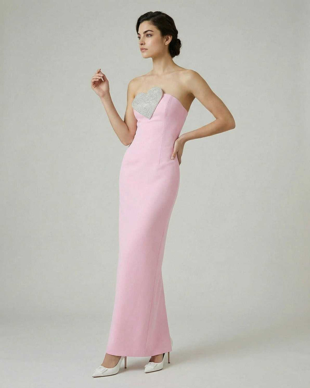 Sofisticado vestido maxi rosa mujer, escote corazón, sin tirantes, para eventos y fiestas de gala.