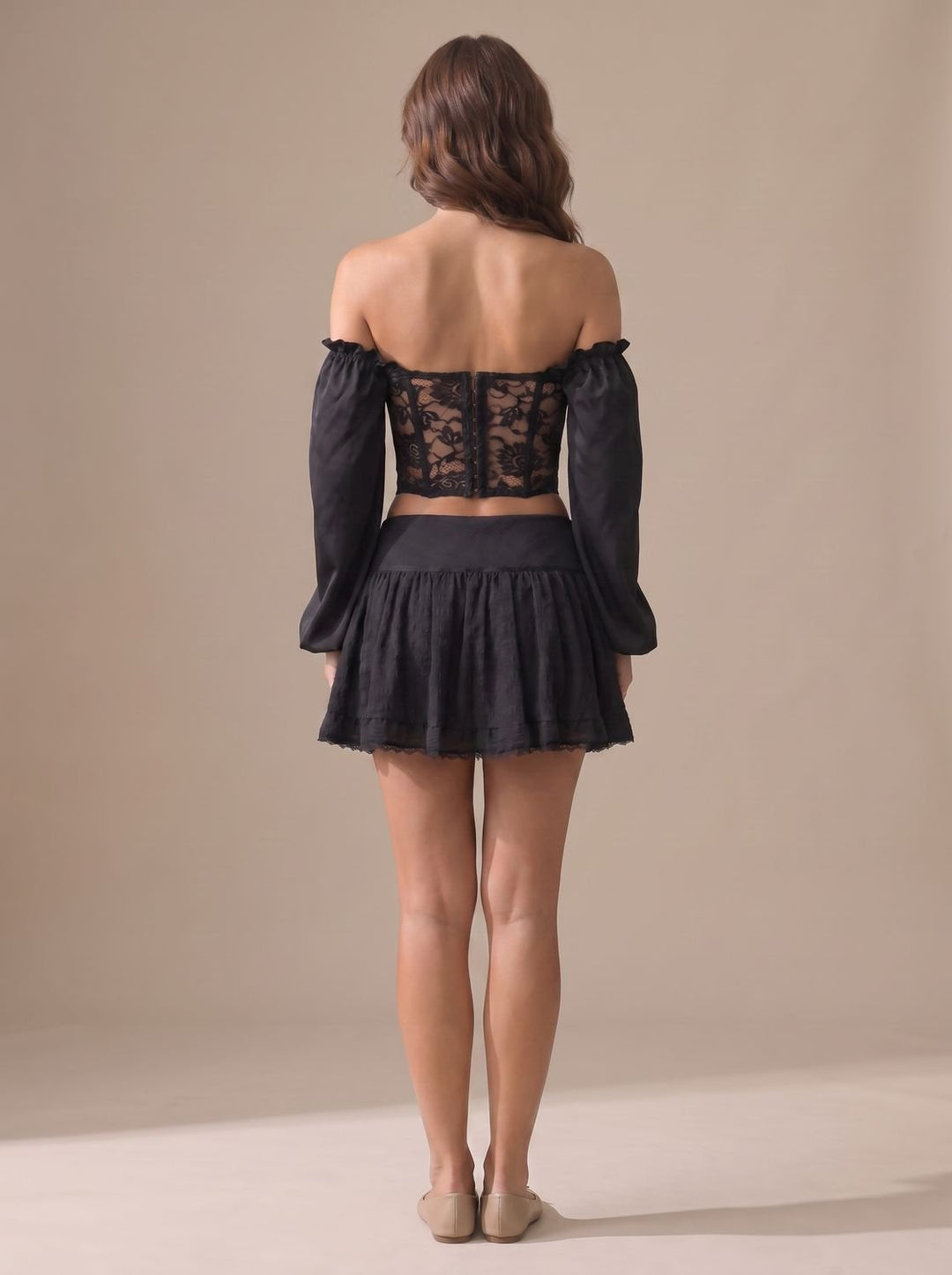 Top corsé sexy para mujer con hombros descubiertos, manga globo y adorno detallado. Perfecto para fiestas.