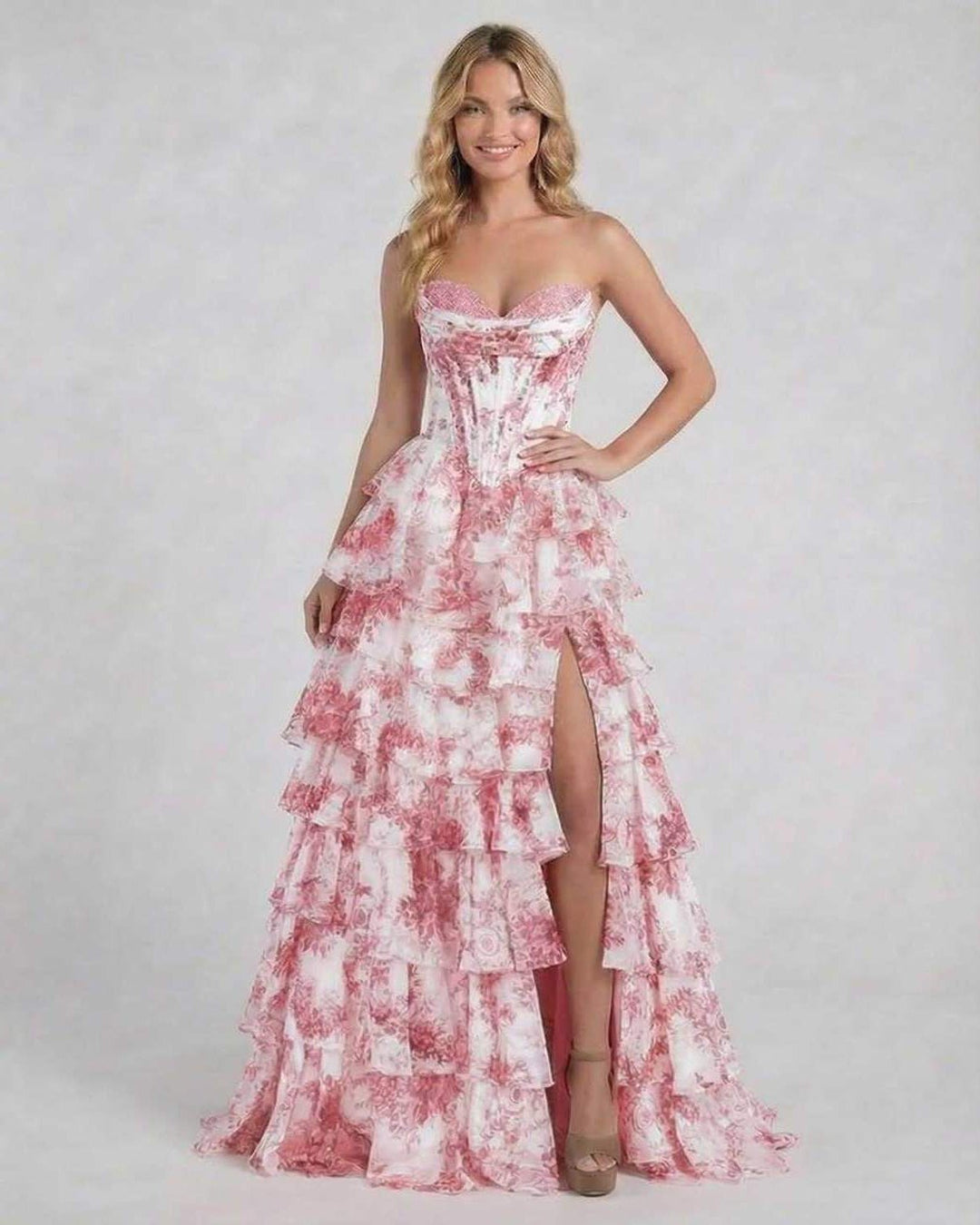 Vestido maxi floral rosa para mujer. Silueta elegante y sin mangas, ideal para fiesta o evento de noche.
