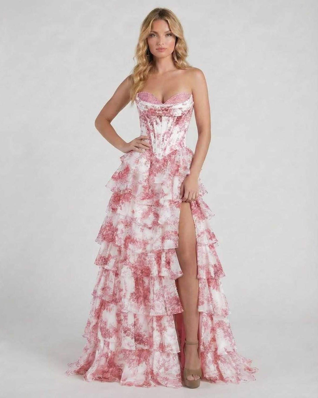 Vestido maxi floral rosa, tejido vaporoso para fiesta de noche. Estilo sin mangas para eventos elegantes.