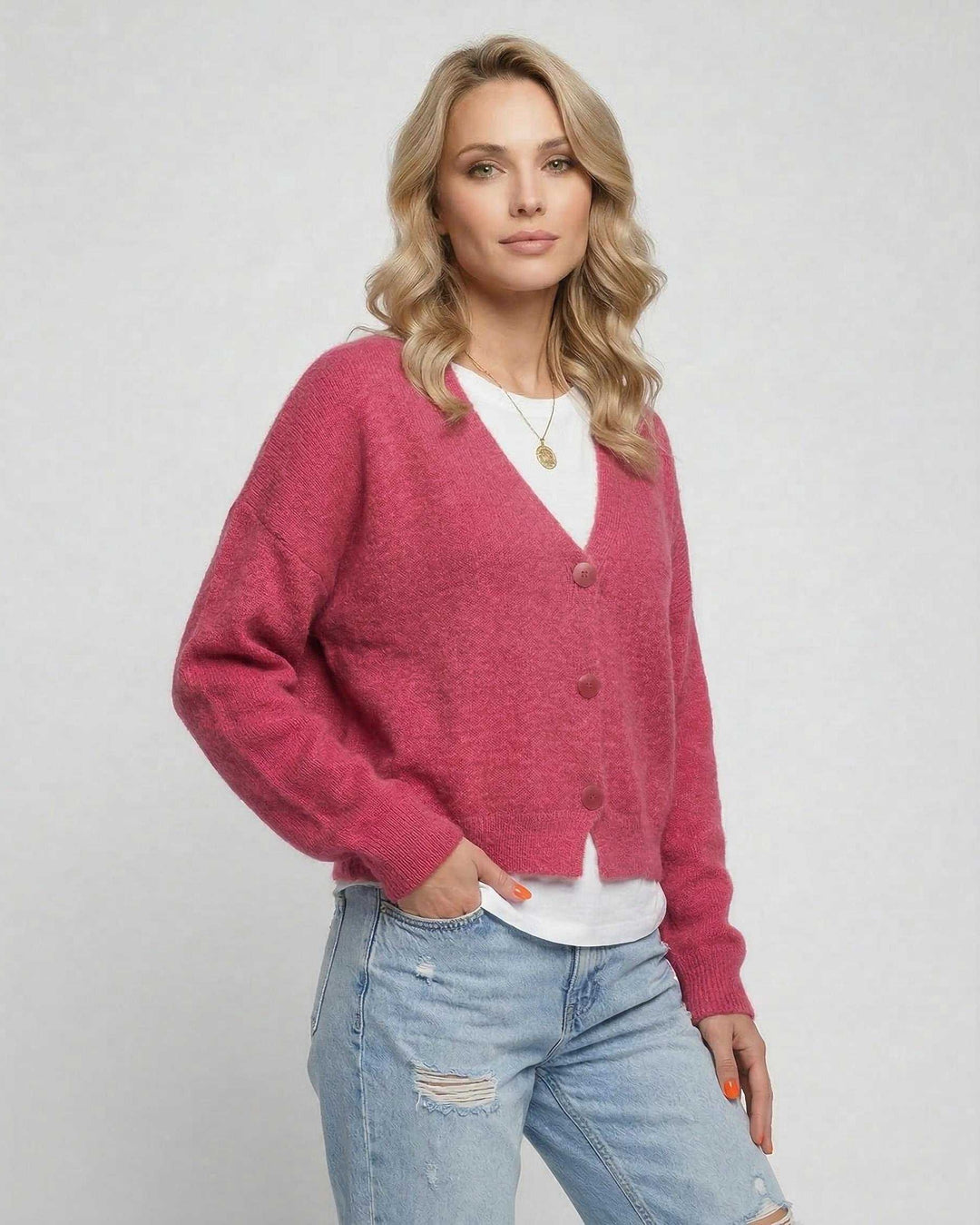 Cárdigan rosa vibrante para mujer, suave y de corte relajado. Chaqueta femenina moderna, ideal para comodidad diaria.
