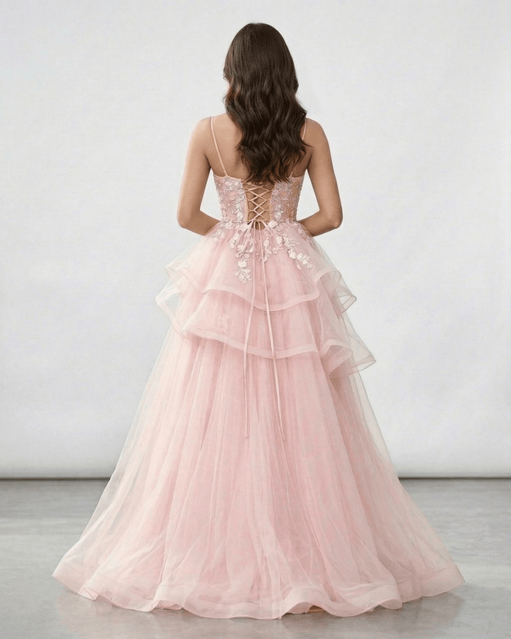 Elegante vestido maxi blanco de encaje, sin mangas, perfecto para ocasiones especiales de mujer.