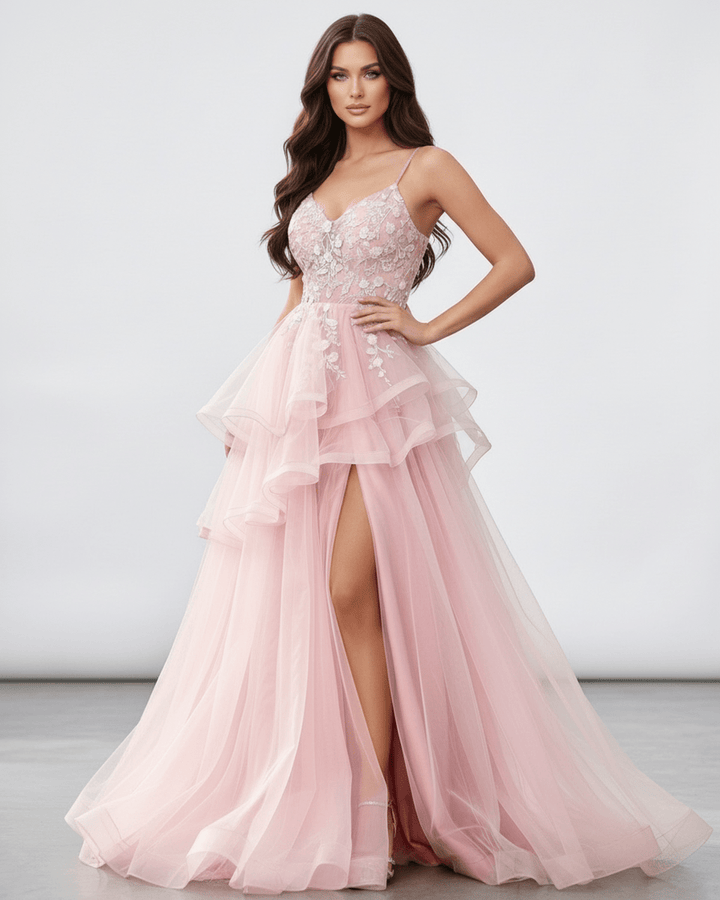 Vestido maxi blanco elegante con detalles de encaje, largo y sofisticado para mujer, ideal para fiesta.