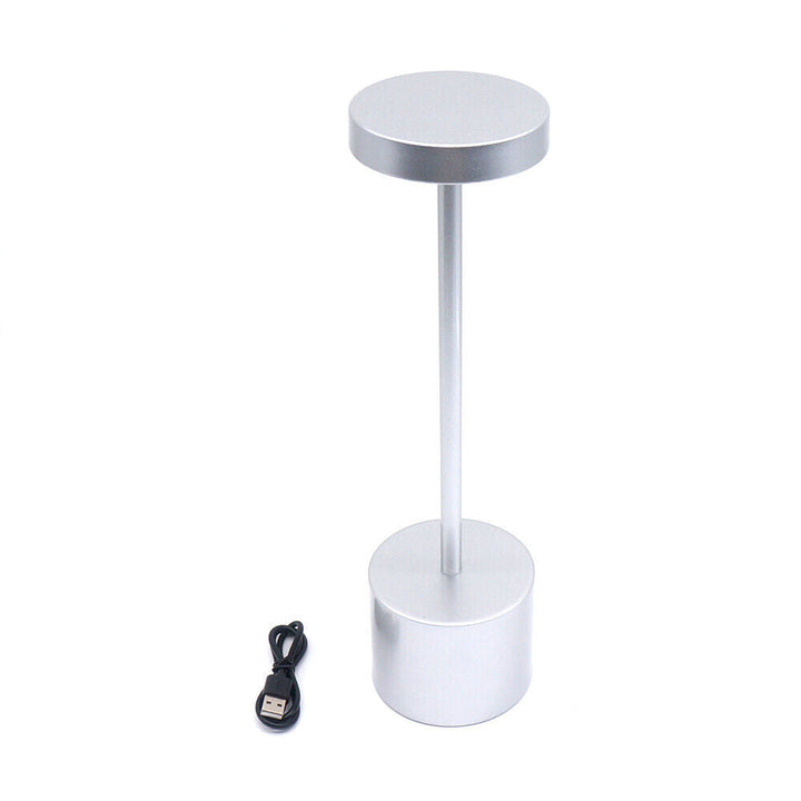 Elegante lámpara LED recargable de mesa, diseño moderno que complementa la decoración del hogar.