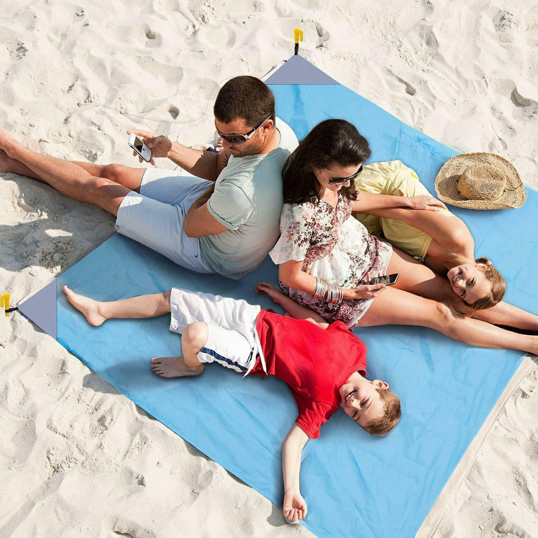 Relájate en la playa con nuestra manta antiarena ultraligera y resistente. Perfecta para la arena.