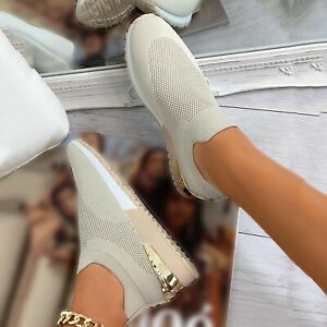 Zapatillas slip-on de mujer, fáciles de poner y quitar, cómodas para viajar y caminar.
