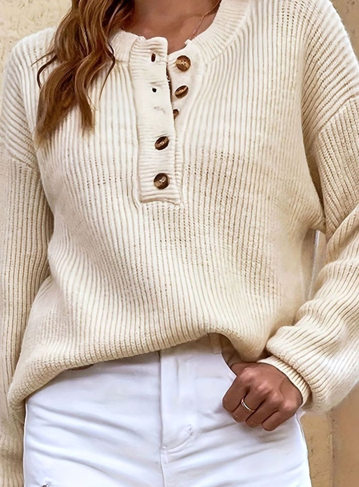 Jersey de mujer en tejido canalé, cuello Henley con botones frontales. Perfecto para otoño.