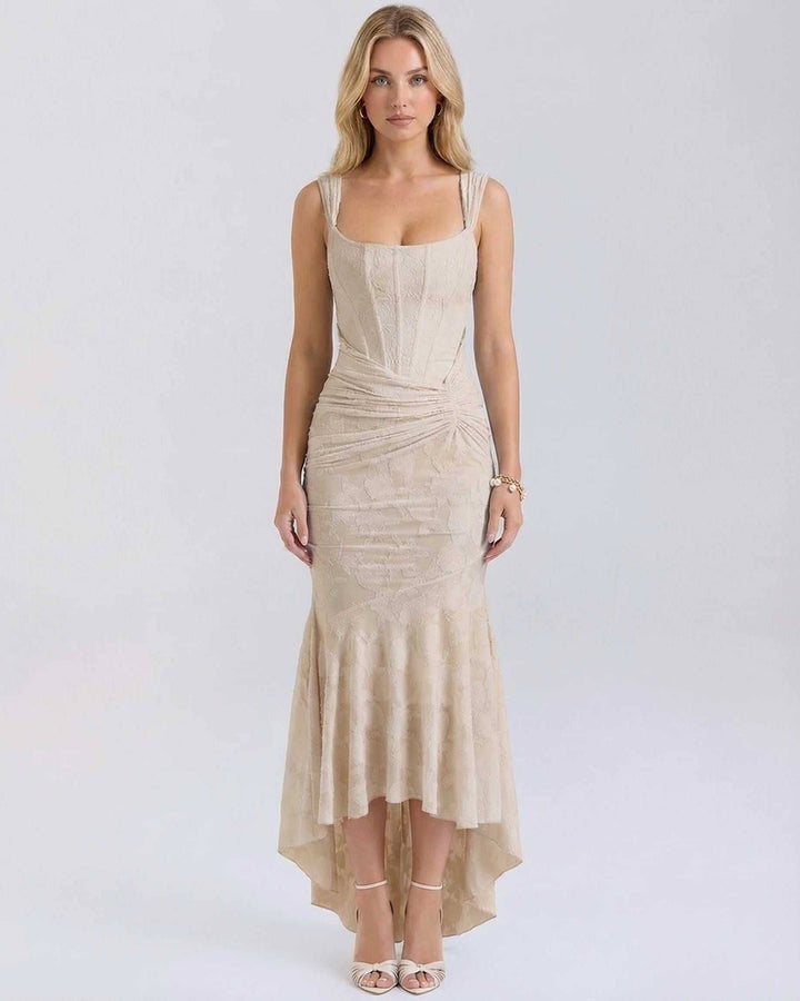 Vestido maxi sable elegante para mujer, color nude floral, con cuello cuadrado, ideal para fiestas y eventos.