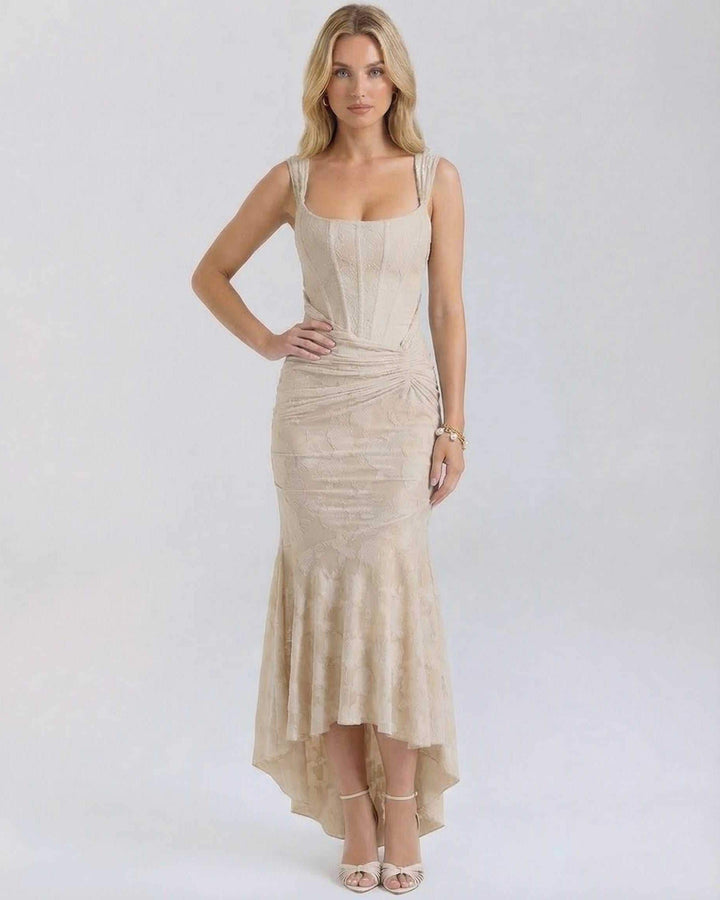 Vestido maxi sable nude floral elegante, cuello cuadrado, para mujer. Ideal para eventos y moda formal.