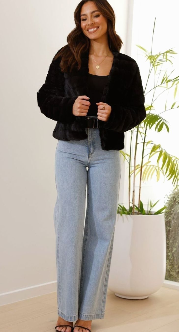 Chaqueta de fiesta corta para mujer, con pelo sintético y acolchado. Estilo glamour para la noche.
