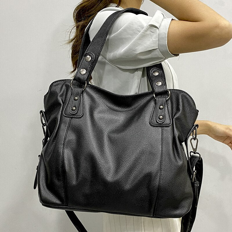 Bolso blanco grande de mujer, cuero suave, con asas cómodas. Estilo diario y elegante.