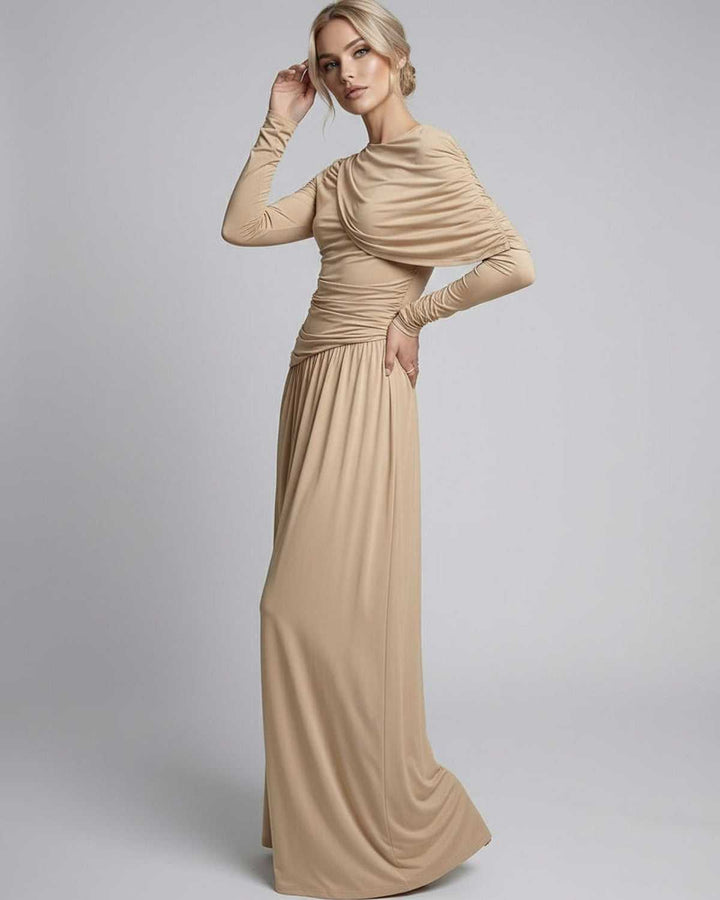 Vestido maxi beige de noche para mujer, diseño drapeado elegante, manga larga y cintura alta, ideal para eventos especiales.