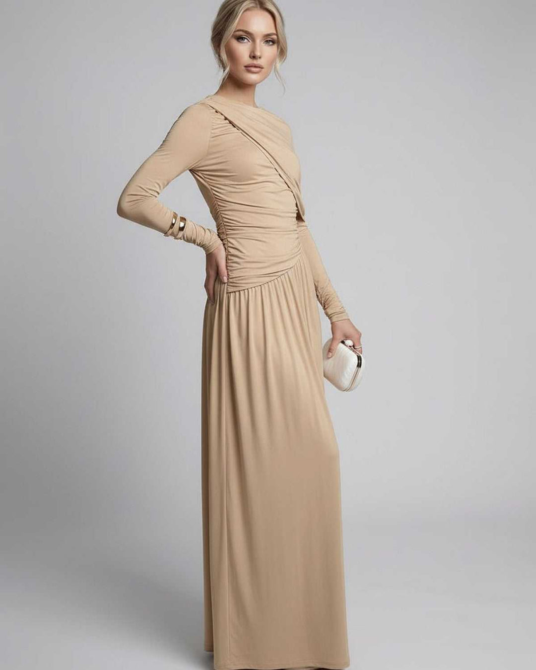 Elegante vestido maxi Sahara beige para mujer, formal o fiesta, manga larga, drapeado fluido, ideal invitada boda.