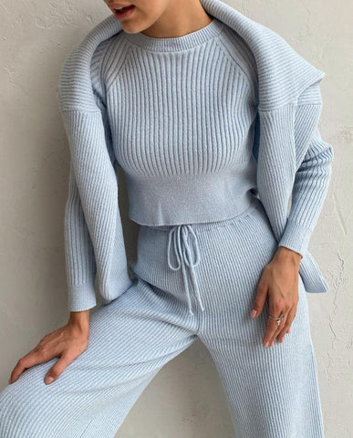Loungewear SANDRA de mujer, estilo casual y cómodo, ideal para el relax diario con un toque moderno.