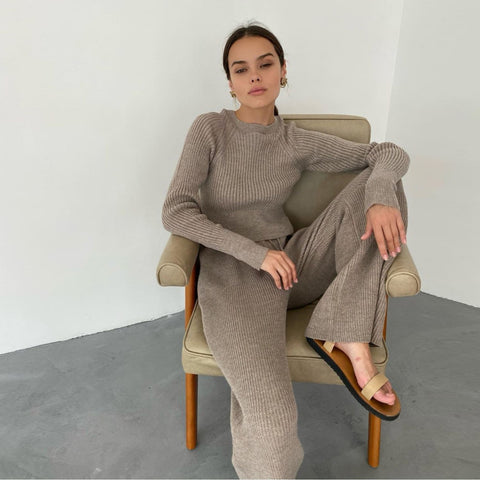 Loungewear SANDRA: conjunto cómodo para mujer, ideal para relajarse o un estilo casual de invierno.