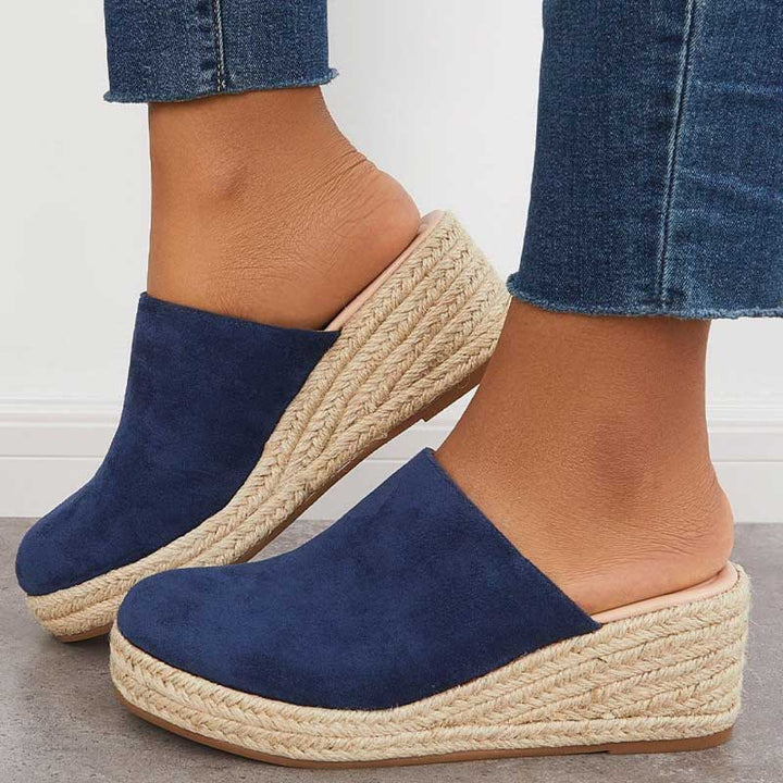 Sandalias ortopédicas de mujer con plataforma cómoda, ideales para uso diario y estilo casual de verano.