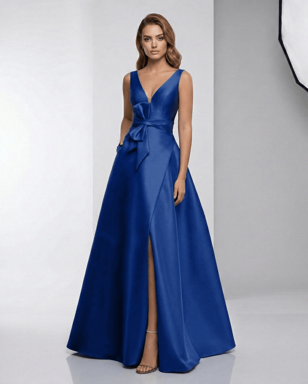Vestido maxi blanco elegante para mujer, perfecto para eventos formales y de noche.
