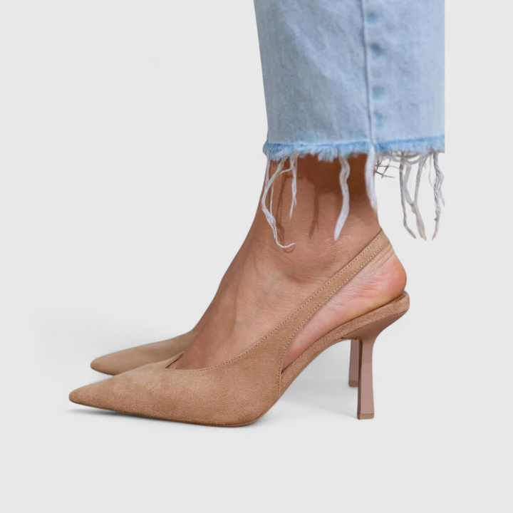 Tacones slingback mujer con puntera fina y tacón kitten. Zapatos elegantes y cómodos para oficina o casual.