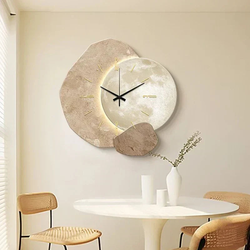 Reloj de pared LED escandinavo que crea un ambiente acogedor y moderno en tu salón o estudio.