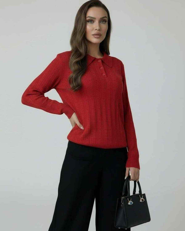 Suéter de mujer escarlata con manga larga. Prenda de punto elegante y versátil, perfecta para otoño e invierno.