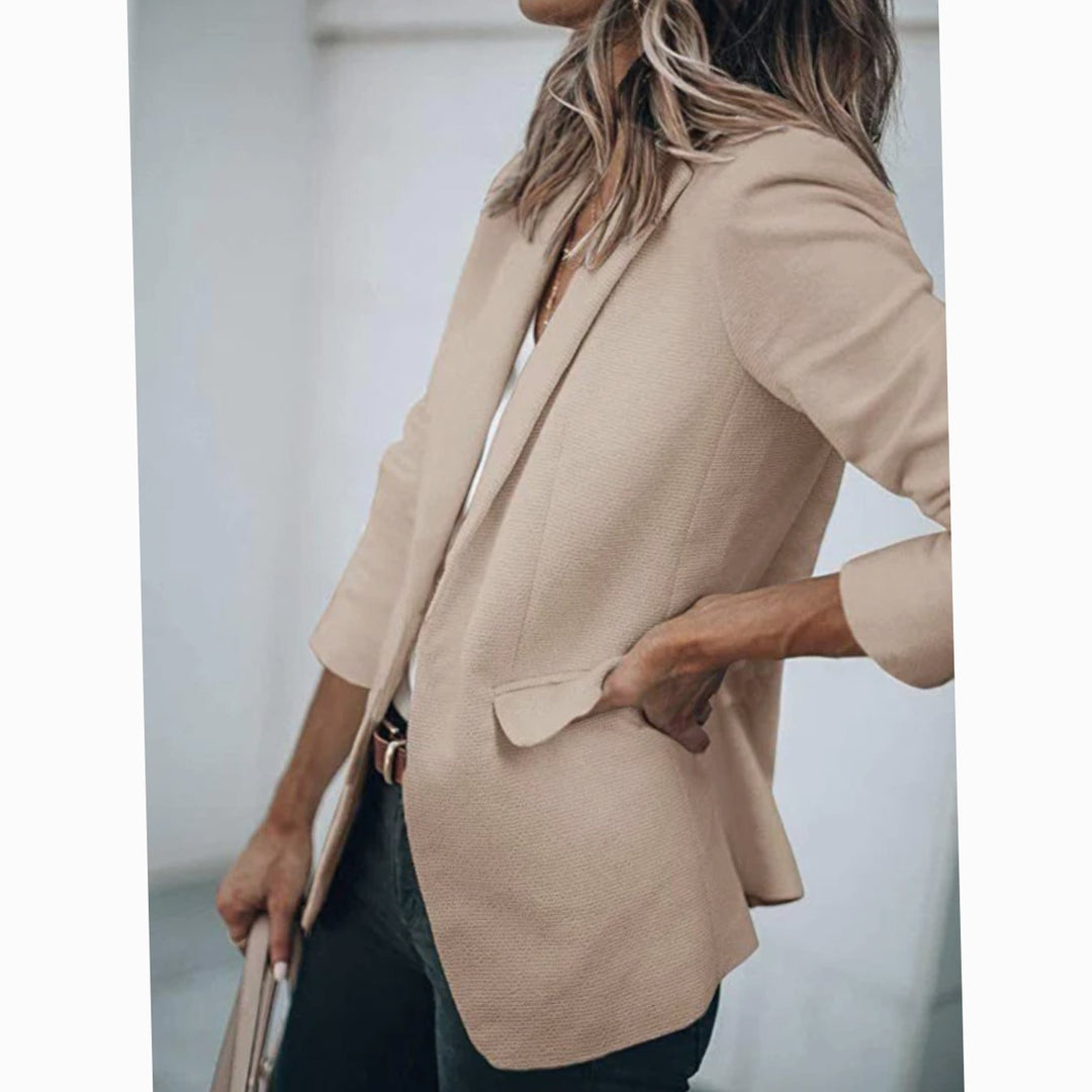 Blazer elegante para mujer, disponible en tallas grandes, estilo profesional.