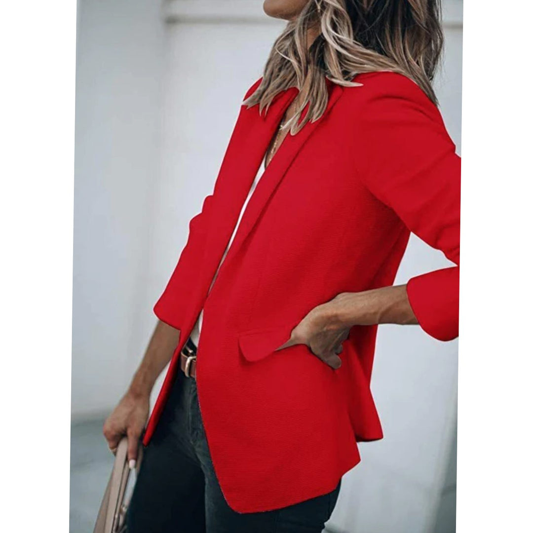 Blazer negro de mujer, manga larga, chaqueta abierta para moda smart casual.