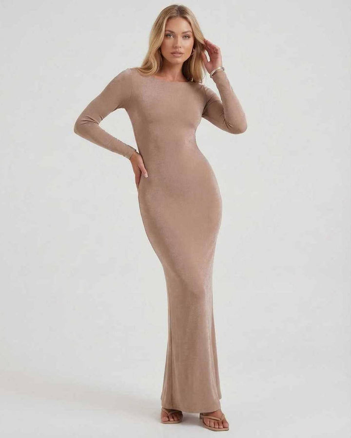 Vestido maxi blanco ajustado Selene, con corte elegante y espalda descubierta, perfecto para fiestas de gala.