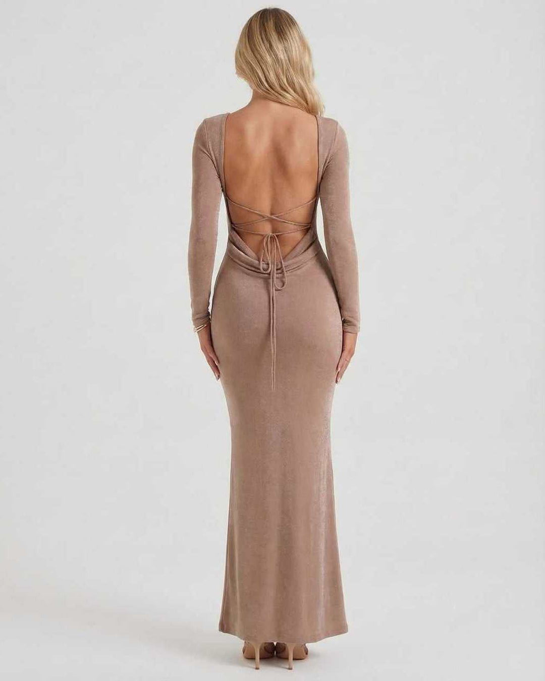 Vestido largo Selene blanco con espalda descubierta para mujer, perfecto para ocasiones especiales y galas.
