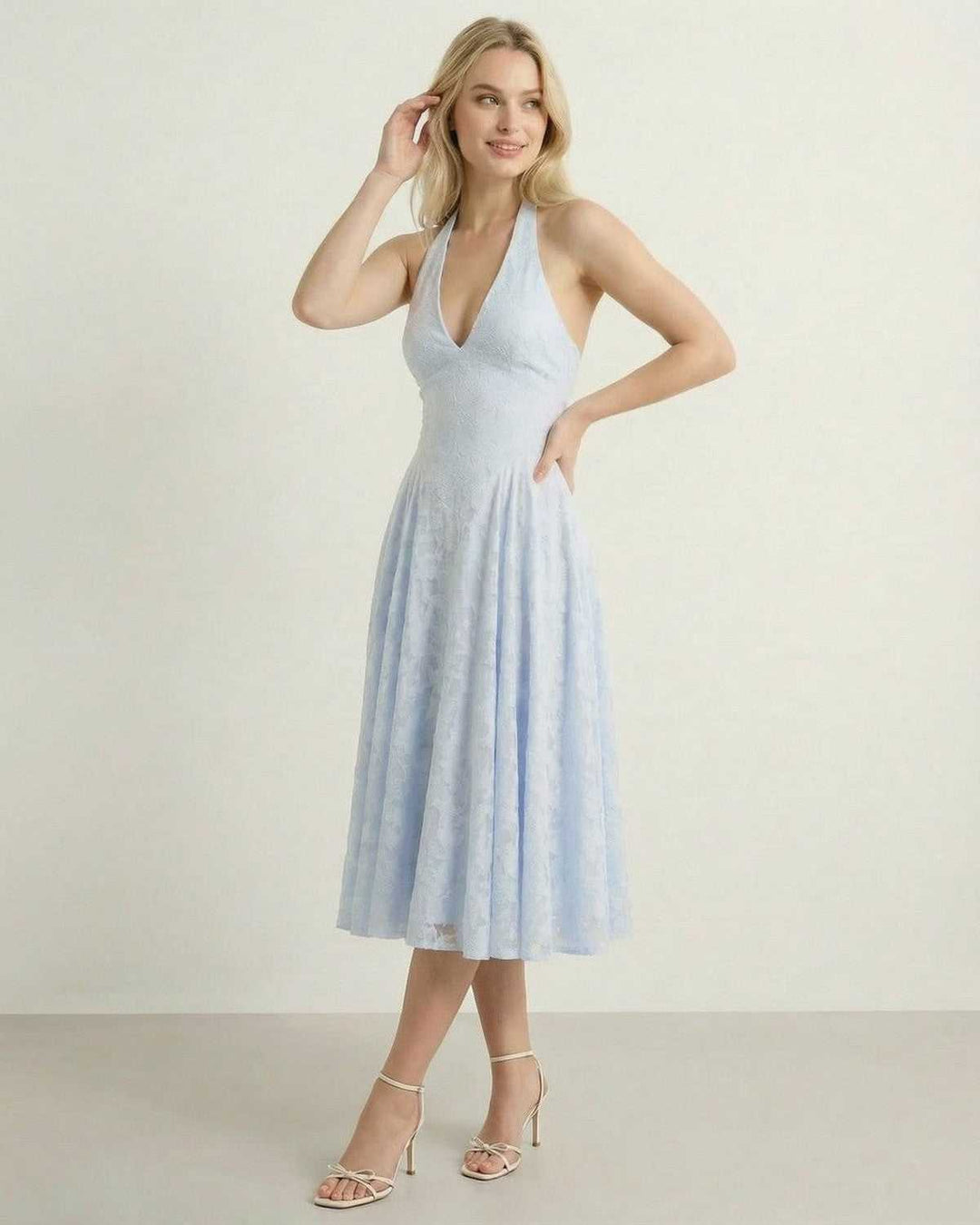 Vestido de noche Selene midi halter para mujer, estilo A-line, perfecto para bodas y eventos de etiqueta.