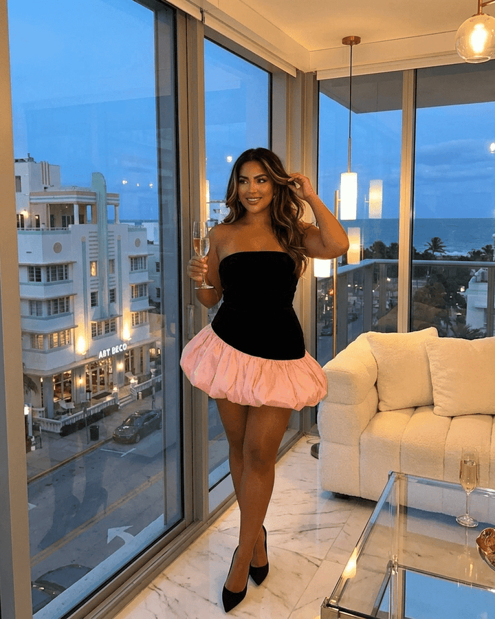 Vestido de fiesta mini Selina negro, falda abullonada. Vestido de noche audaz y chic para moda mujer.