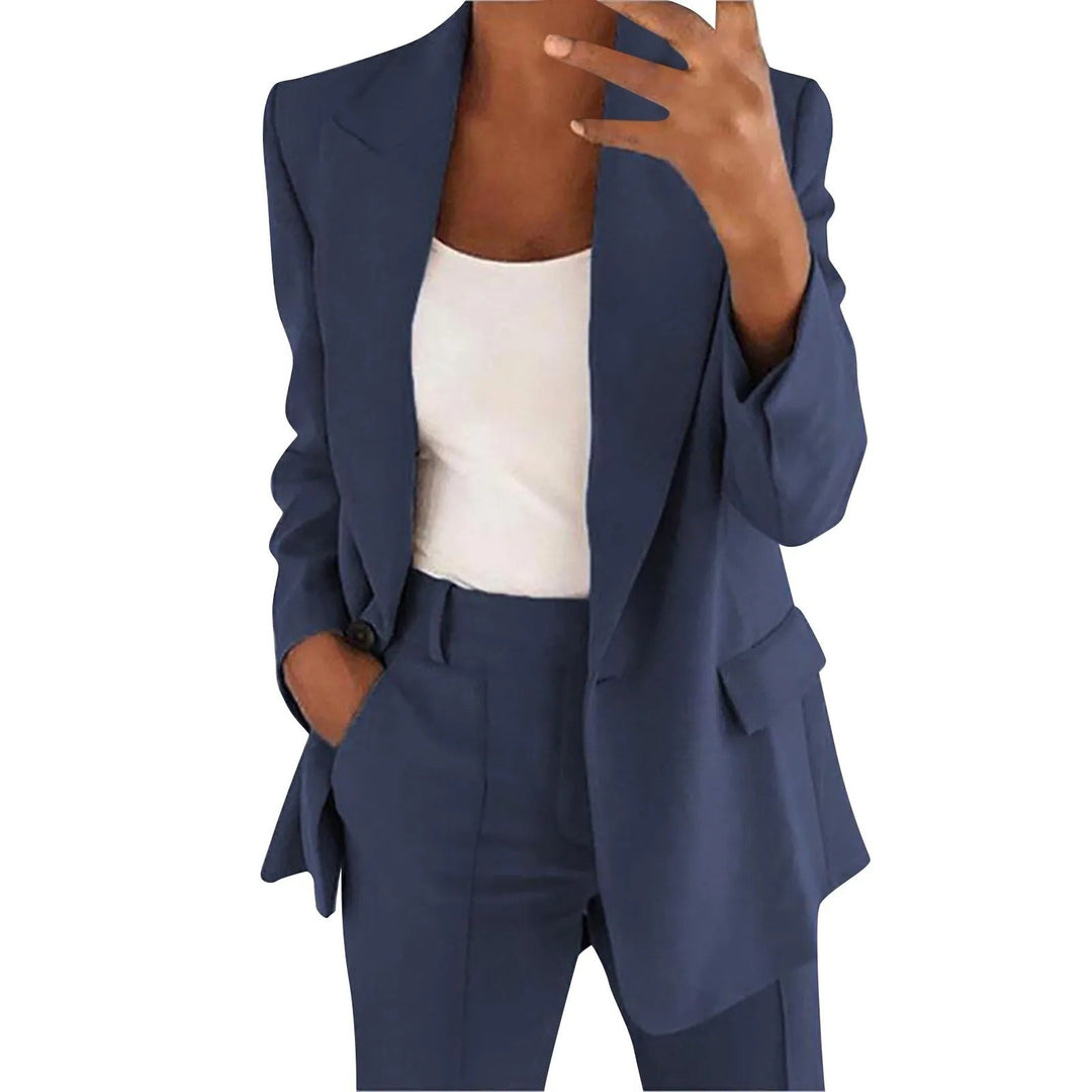 Pantalón liso y blazer a juego para mujer. Conjunto elegante y versátil, ideal para la oficina o eventos.