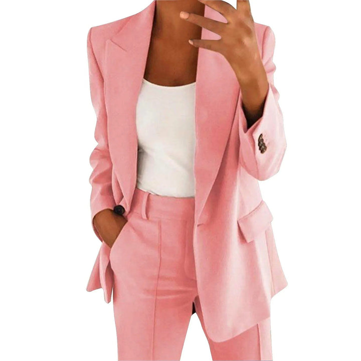 Conjunto de vestir de mujer: blazer y pantalón liso. Elegante, moderno y versátil para cualquier ocasión.