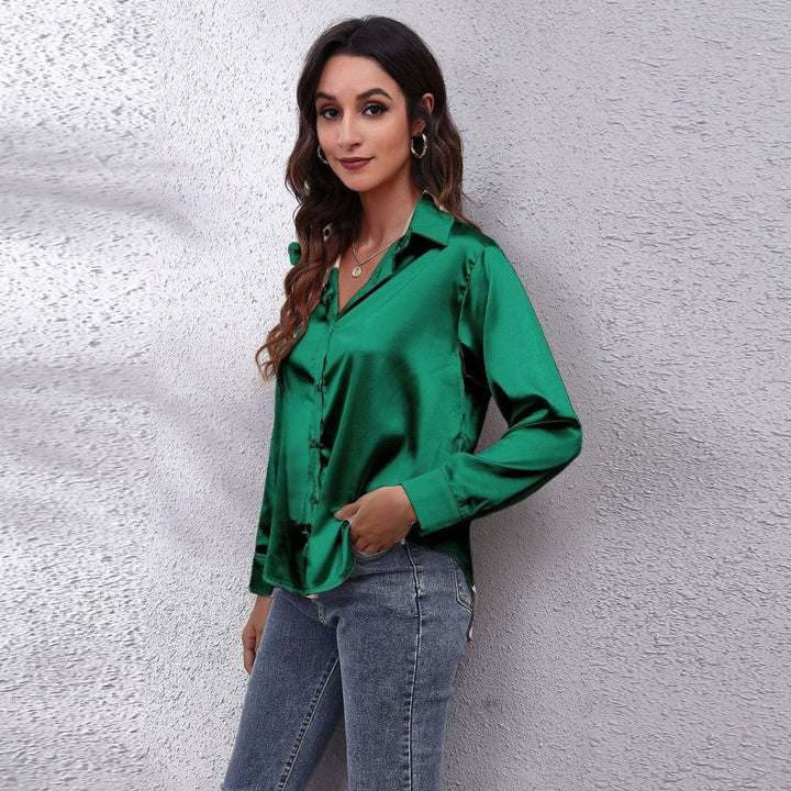 Blusa ligera de manga larga para mujer, corte holgado. Tacto suave y caída fluida, muy cómoda.