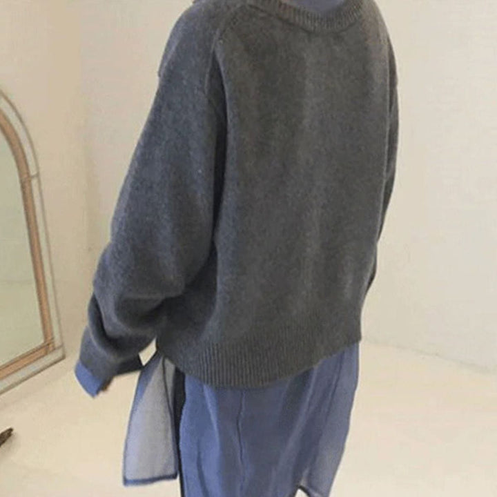 Prenda de abrigo larga y elegante para mujer. Chaqueta de otoño-invierno, moda femenina sofisticada y cálida.