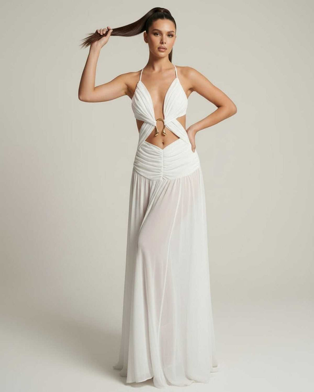 Vestido maxi blanco Seraphina para mujer, elegante y con escote en V. Su corte fluido crea un estilo sofisticado.