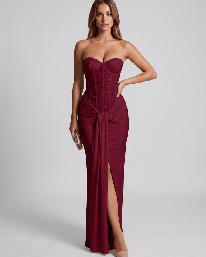 Detalle de corsé en vestido maxi de noche, moda formal femenina para verano.