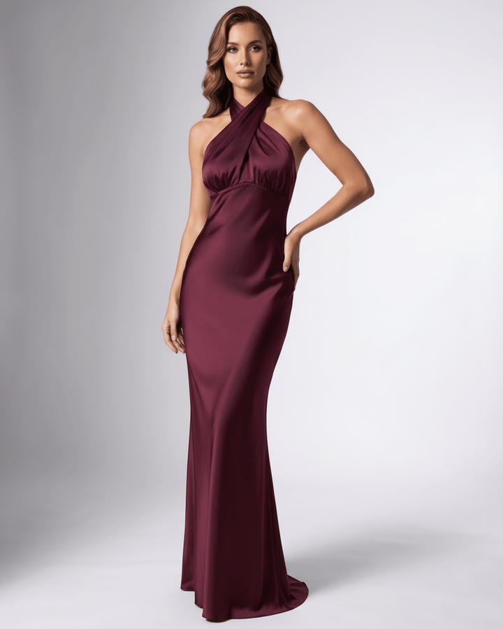 Elegante vestido maxi Serelle para mujer con cuello halter. Diseño sin mangas y fluido, ideal para eventos formales.