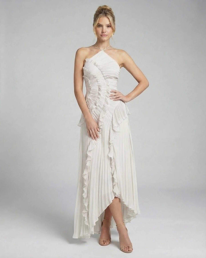 Vestido largo marfil con detalle halter, para eventos de noche o ceremonias.