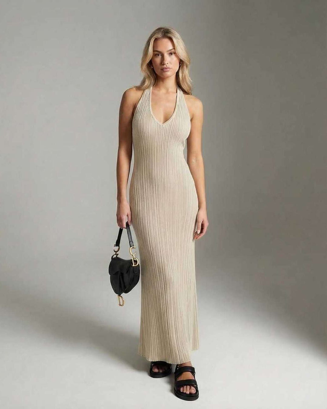 Vestido maxi Serena elegante sin mangas, escote V, ajuste ceñido. Ideal para noche, fiesta o verano. Confort moderno.