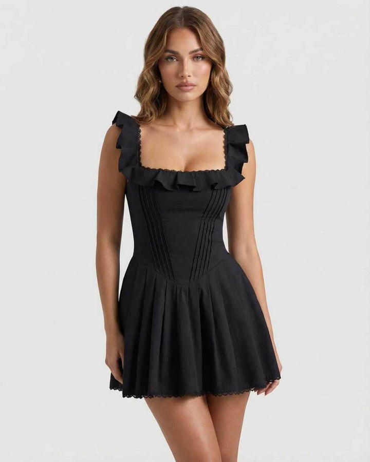 Vestido mini Serena blanco para mujer, elegante, con volantes y cuello cuadrado, ideal para fiesta o club.