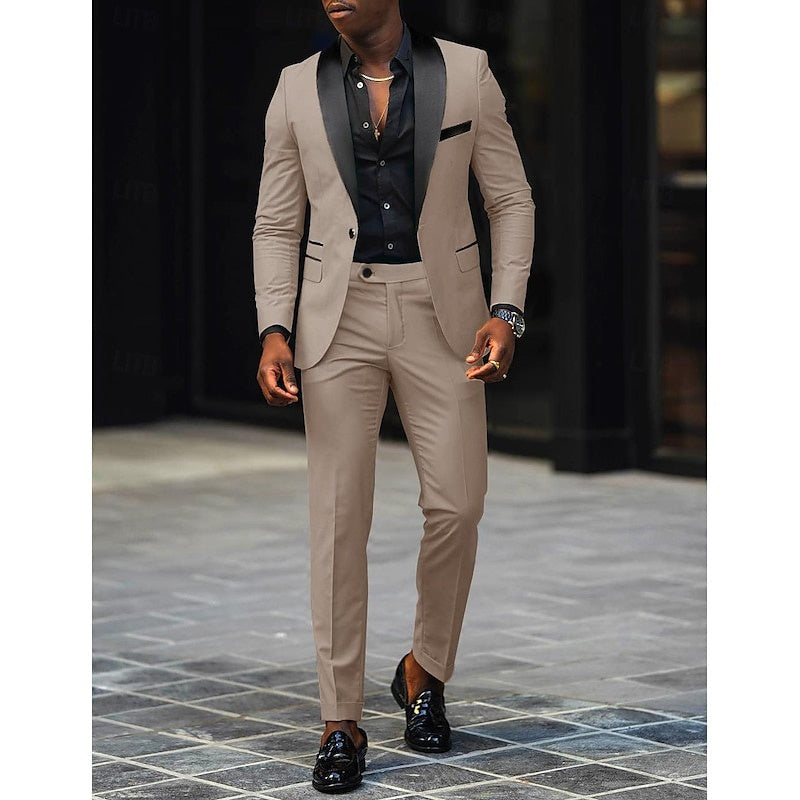 Traje de boda masculino con solapa de satén, corte slim, para un look nupcial.