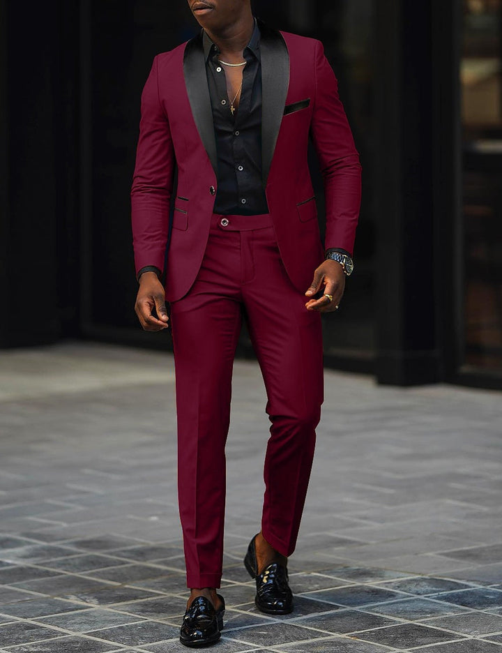 Moda formal masculina: traje de dos piezas ajustado para bodas y galas.