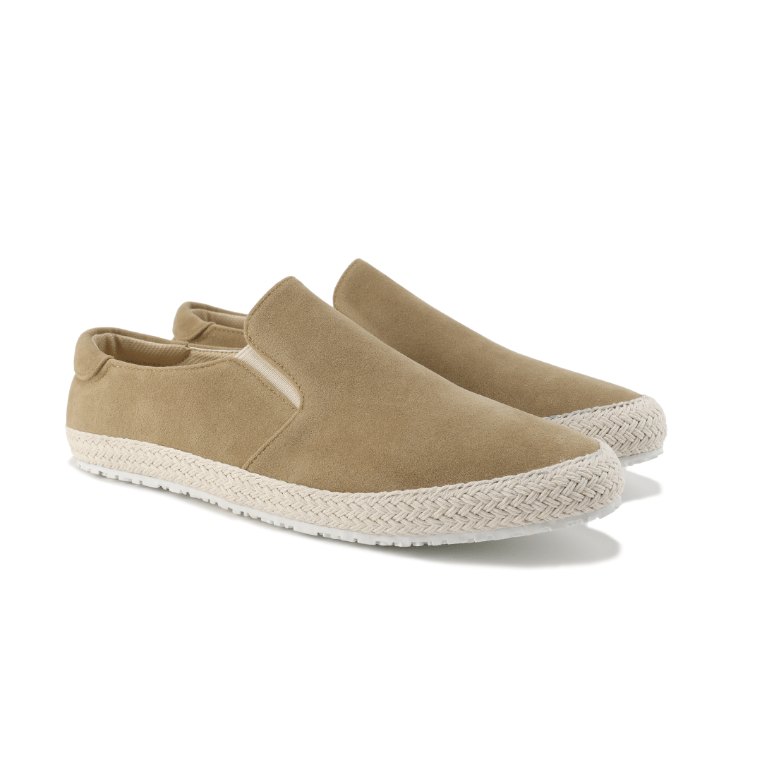 Calzado urbano de ante para hombre, combina confort y elegancia. Zapatos versátiles para outfits casuales y formales.