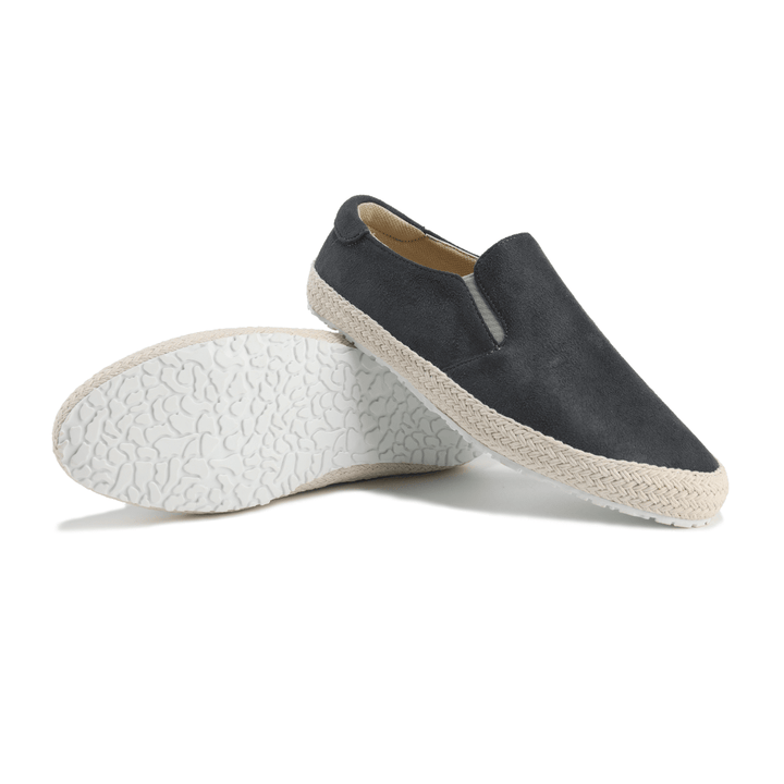 Zapatos de ante elegantes para hombre, ideales para un look urbano casual. Cómodos y versátiles para el día a día.