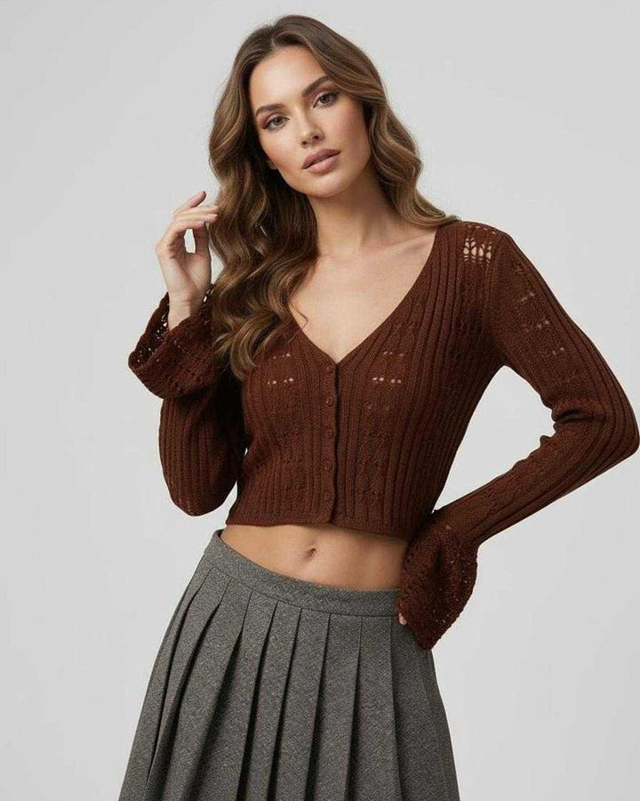 Cárdigan blanco elegante para mujer, estilo corto. Versátil para ropa casual o formal, moda femenina de otoño.