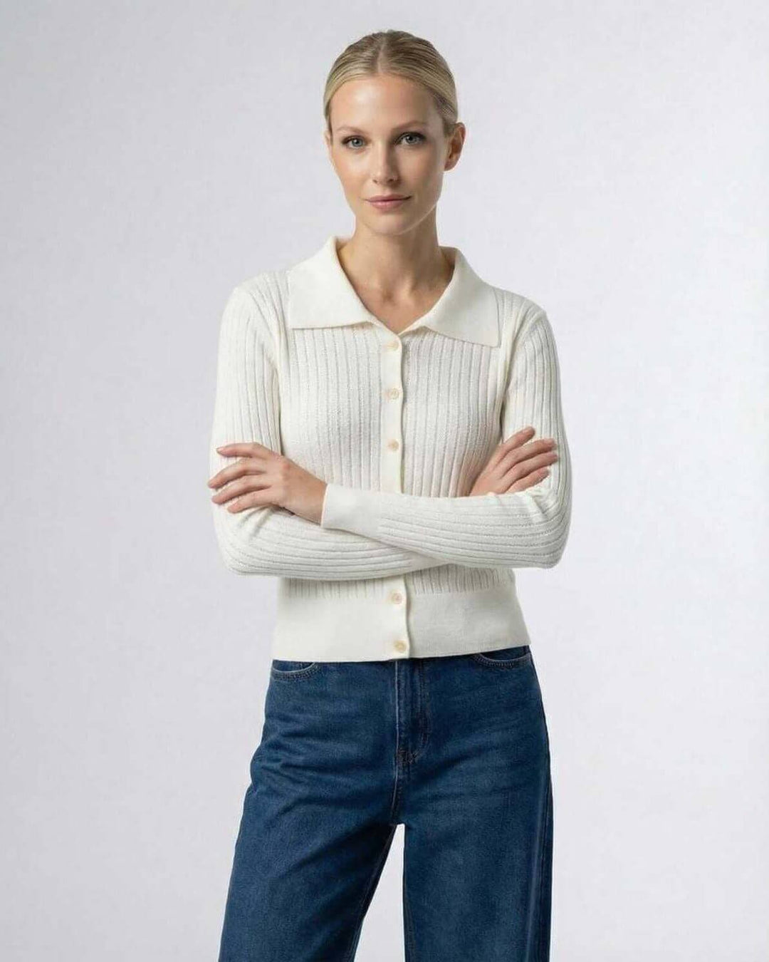Cardigan Sienna blanco para mujer con botones, estilo elegante y manga larga. Ideal para otoño.